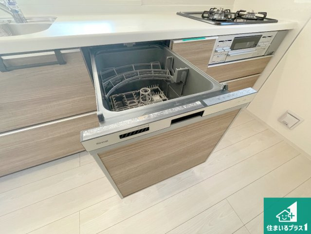 西宮市浜甲子園　新築一戸建ての設備|食事後の一仕事、食器洗いをボタン一つでお任せできちゃいます！場所を取らないビルトイン式なので、お料理スペースもしっかり確保！