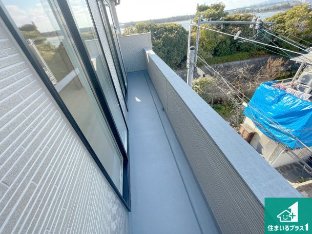 西宮市浜甲子園　新築一戸建てのバルコニー|ワイドバルコニーは洗濯物を干すスペースが広いのでご家族が多くても安心！