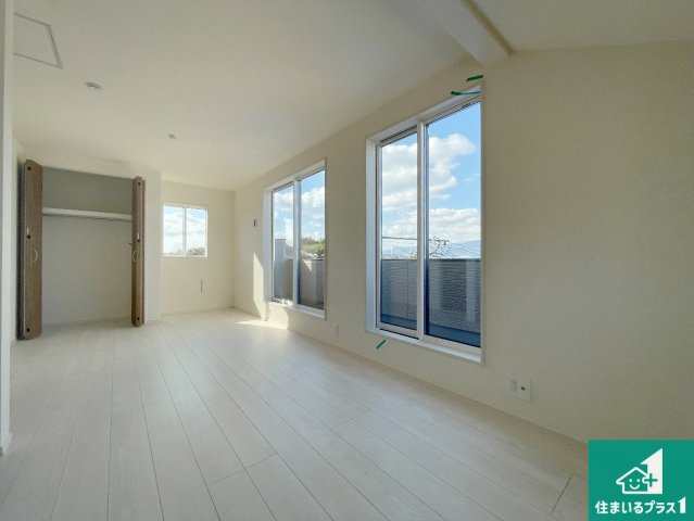 西宮市浜甲子園　新築一戸建ての洋室|シンプルな洋室は、自分好みのインテリアが楽しめます♪ご家族とインテリアや家具を選びに行くのは新築購入時の醍醐味の一つです。ぜひお楽しみください♪