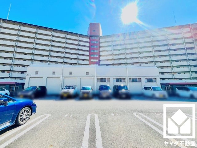 向島ニュータウン第３街区Ｇ棟の駐車場