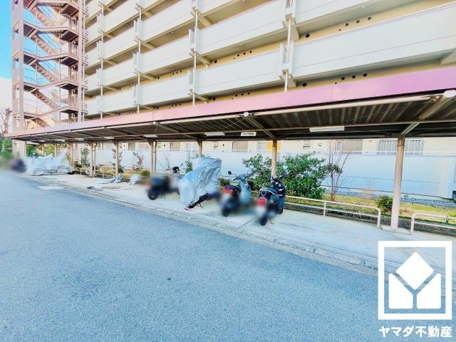 向島ニュータウン第３街区Ｇ棟の駐輪場