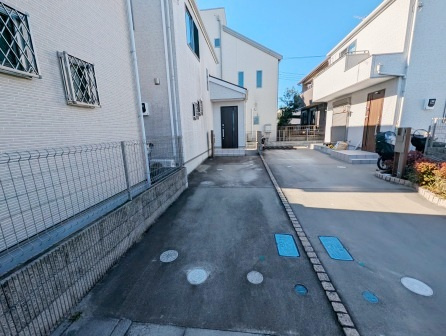 クレール与野の駐車場