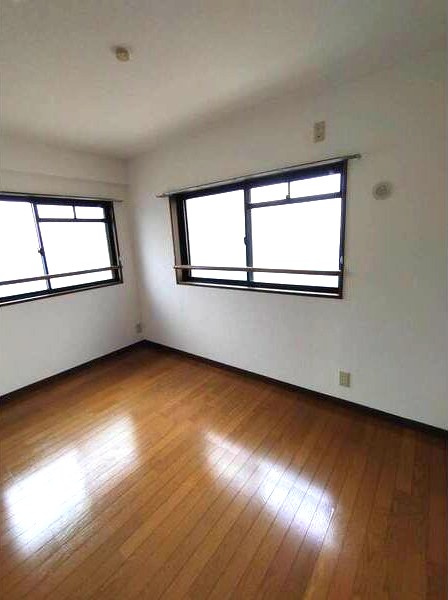 ピュア中平の洋室