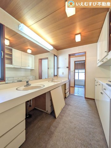 熊谷市末広3丁目　中古戸建の独立洗面台