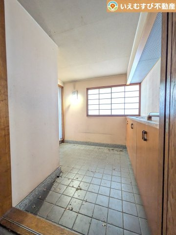 熊谷市末広3丁目　中古戸建の玄関