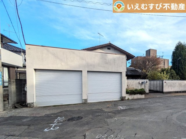 熊谷市末広3丁目　中古戸建の駐車場