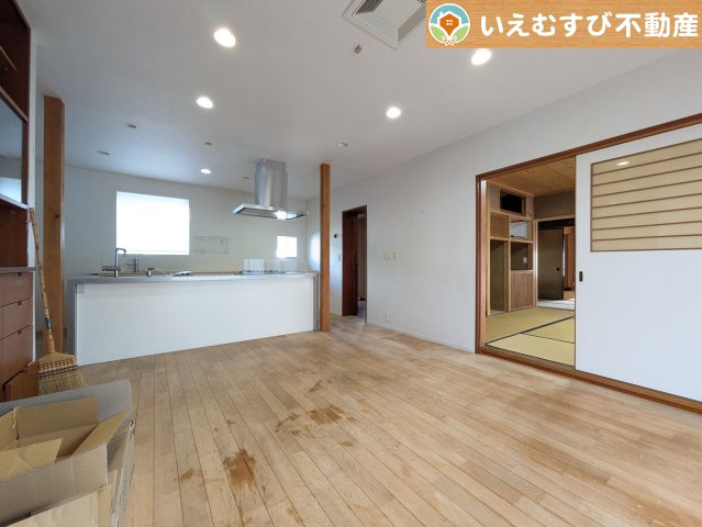 熊谷市末広3丁目　中古戸建の居間・リビング