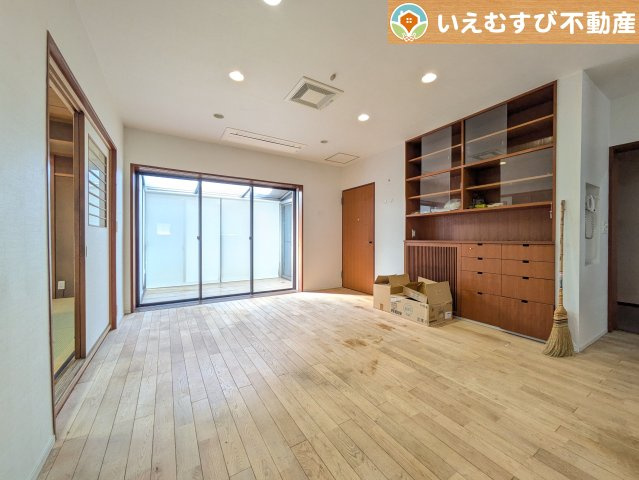 熊谷市末広3丁目　中古戸建の居間・リビング