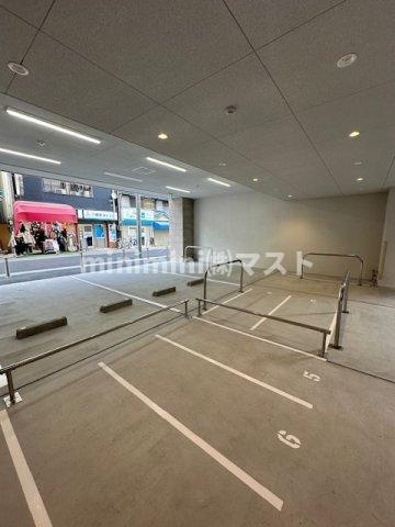 スプランディッド弁天町WESTの駐車場