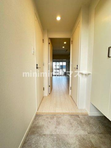 スプランディッド弁天町WESTの玄関