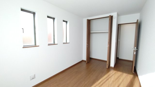 神戸市垂水区霞ヶ丘新築戸建ての洋室