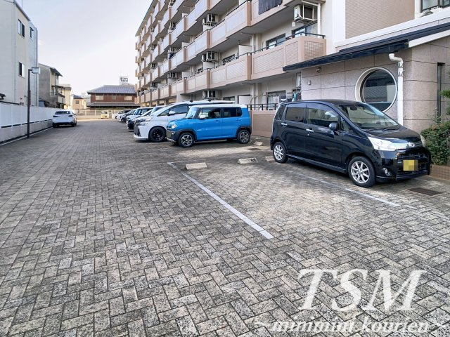 メゾン・モン・ソレーイュの駐車場