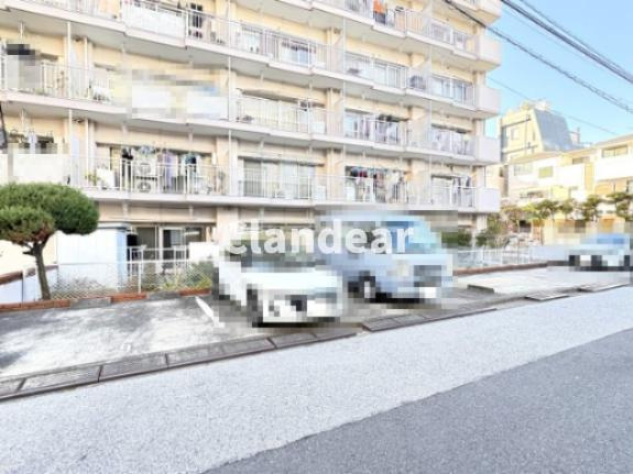 第二お花茶屋ダイヤモンドマンションの駐車場|ドキドキの新生活も、安心してスタート。ぴったりの住まいを見つけませんか？クランディアが一緒に住まい選びをサポートします‼　まずは、お気軽にお問合せください　＃クランディア