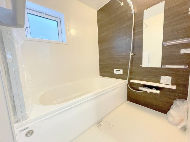 【浴室】 | ふじみ野市川崎2丁目　新築一戸建住宅　全6棟　(ふじみ野店) | 木のぬくもり感じる1坪以上の浴室、日々の疲れを癒します♪