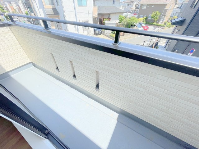 【バルコニー】 | ふじみ野市川崎2丁目　新築一戸建住宅　全6棟　(ふじみ野店) | 南側6帖洋室バルコニー：南側に面したバルコニーです！
