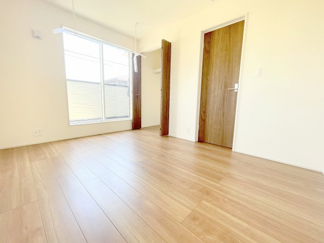 【洋室】 | ふじみ野市川崎2丁目　新築一戸建住宅　全6棟　(ふじみ野店) | 東側6帖洋室：室内物干吊下げ式は部屋干し時に大活躍です♪