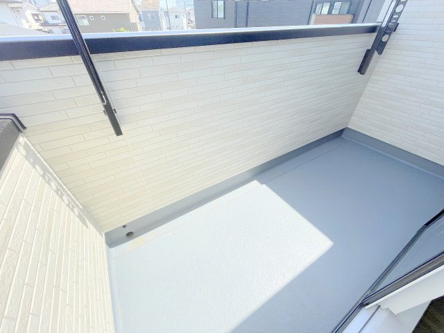 【バルコニー】 | ふじみ野市川崎2丁目　新築一戸建住宅　全6棟　(ふじみ野店) | 東側6帖洋室バルコニー：南側に面した広さのあるバルコニーです！
