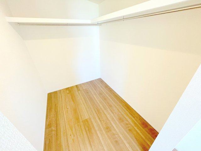 【収納】 | ふじみ野市川崎2丁目　新築一戸建住宅　全6棟　(ふじみ野店) | ハンガーパイプが2か所のたっぷり収納可能なウォークインクローゼット