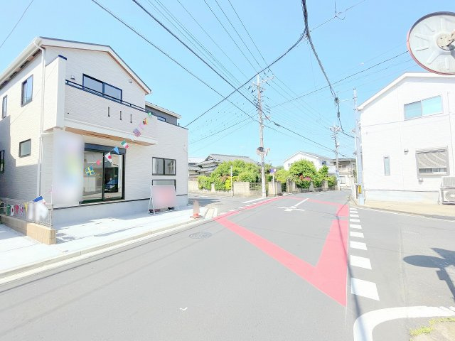 【前面道路含む現地写真】 | ふじみ野市川崎2丁目　新築一戸建住宅　全6棟　(ふじみ野店) | 周辺環境も併せてご案内いたします。
お気軽にお問い合わせください！