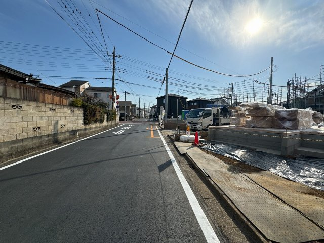 【前面道路含む現地写真】 | ふじみ野市川崎2丁目　新築一戸建住宅　全6棟　(ふじみ野店) | カースペースは間口が広く駐車ラクラク！