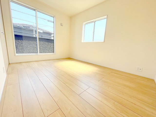 【洋室】 | ふじみ野市川崎2丁目　新築一戸建住宅　全6棟　(ふじみ野店) | 南側6帖洋室：2面採光の明るい洋室です！