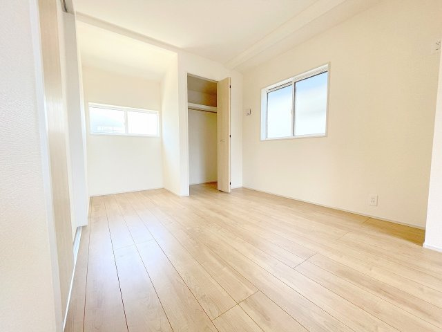 【洋室】 | ふじみ野市川崎2丁目　新築一戸建住宅　全6棟　(ふじみ野店) | フレキシブルルーム北側5.25帖：2面採光の明るい洋室、クローゼット完備です！