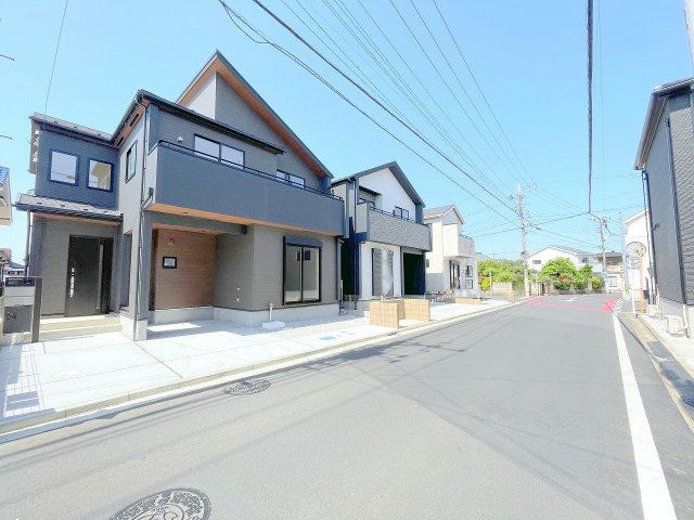 【前面道路含む現地写真】 | ふじみ野市川崎2丁目　新築一戸建住宅　全6棟　(ふじみ野店) | カースペースは間口が広く駐車ラクラク！