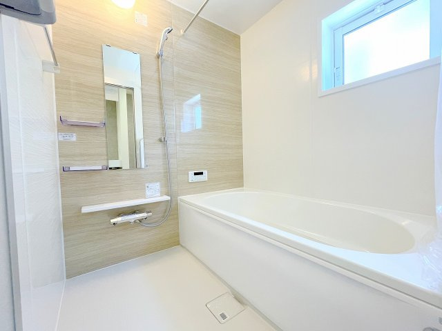 【浴室】 | ふじみ野市川崎2丁目　新築一戸建住宅　全6棟　(ふじみ野店) | 1坪以上の浴室、あたたかな木目調のデザインで日々の疲れを癒します♪浴室暖房換気乾燥機付きです！