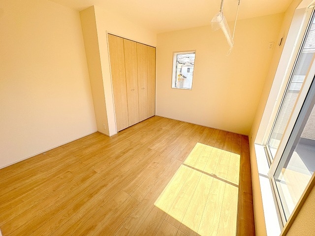 【洋室】 | ふじみ野市川崎2丁目　新築一戸建住宅　全6棟　(ふじみ野店) | 洋室6.5帖。室内でも洗濯物を干すことができます♪