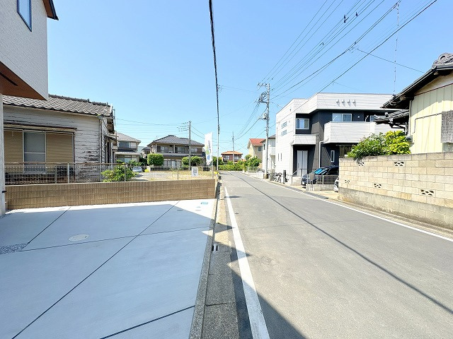 【前面道路含む現地写真】 | ふじみ野市川崎2丁目　新築一戸建住宅　全6棟　(ふじみ野店) | カースペース2台分完備!!セカンドカーや来客時も安心！