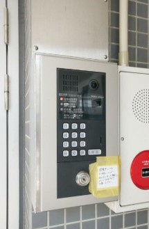 【セキュリティ】 | コーヨービル | モニター付きオートロックで防犯面も安心です！