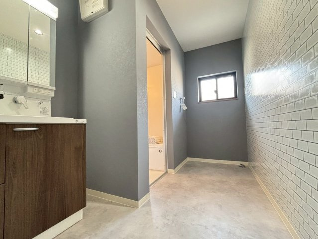 山川の独立洗面台