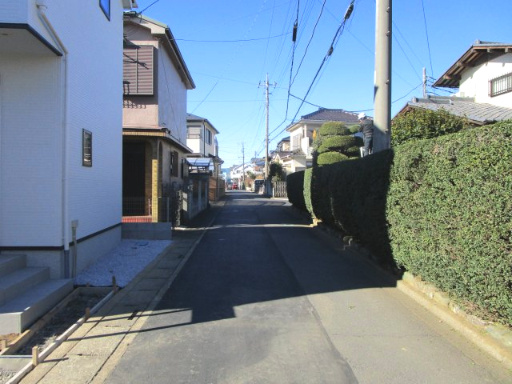 北本市本宿７丁目　新築住宅の前面道路含む現地写真