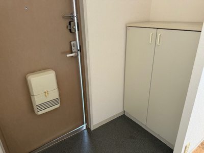 【玄関】 | ロイヤル八尾 | ゆったりとした玄関です