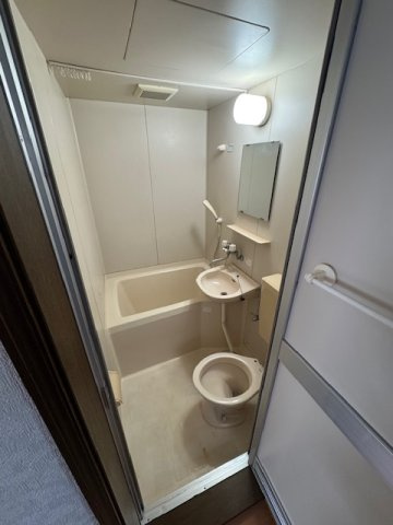 【シャワールーム】