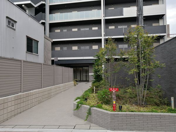 レジュールアッシュOSAKA新深江のエントランス