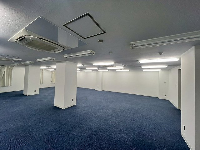 スギタビルのロビー