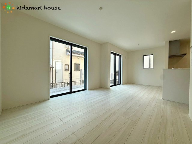 北本市本宿7丁目　第1期　リナージュ01の居間・リビング