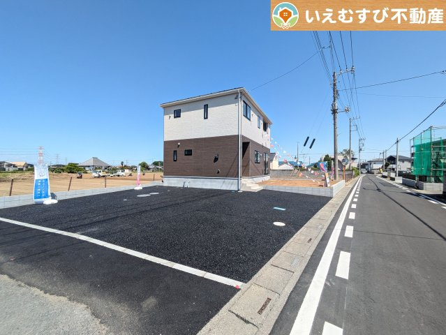 Cradle garden　美里町小茂田第3の駐車場|3台駐車可能なゆとりのカースペース
複数台車をお持ちでも、お友達が遊びに来てもゆとりの駐車スペース！
