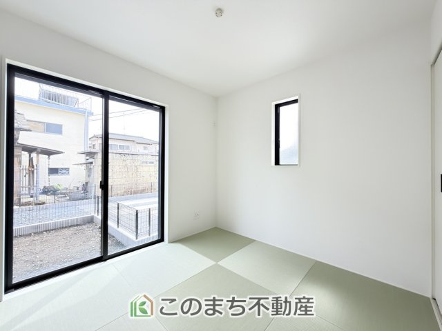 グラファーレ宇都宮市雀の宮5期の和室|南側から暖かな日差しが差し込みます♪キッチンからリビングの様子がよく見渡せます☆
