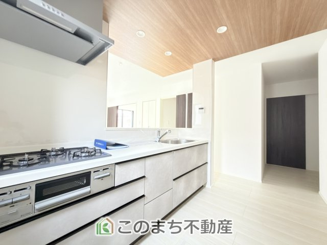 グラファーレ宇都宮市雀の宮5期のキッチン|ゆったりと入れるフルオートバスはお子様との団らんバスタイムが楽しめます♪
足を伸ばしてゆったりくつろげる１坪バスルームです☆