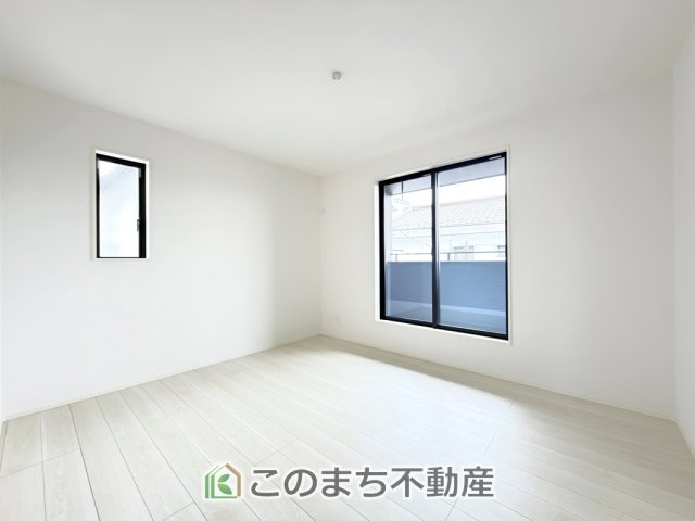 グラファーレ宇都宮市雀の宮5期の洋室|南向きの大型バルコニーは陽当り良好で、たっぷりのお洗濯物もよく乾きます！