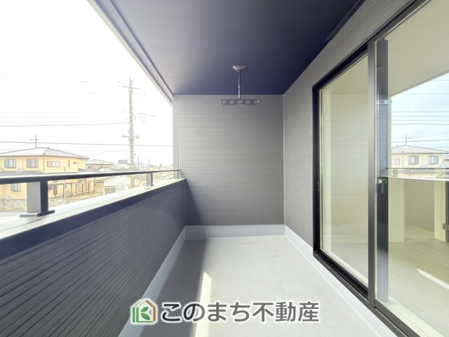 グラファーレ宇都宮市雀の宮5期のバルコニー|バルコニーからは、開放感あふれる穏やかな街並みを一望。
