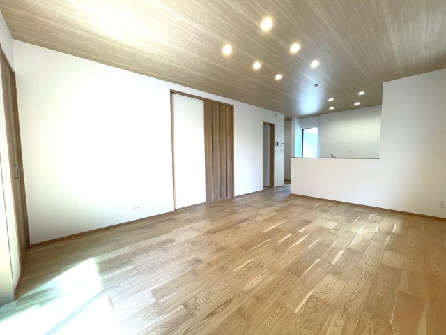 練馬区田柄4丁目　長期優良住宅×ZEH水準　省エネ邸宅　限定2棟の居間・リビング