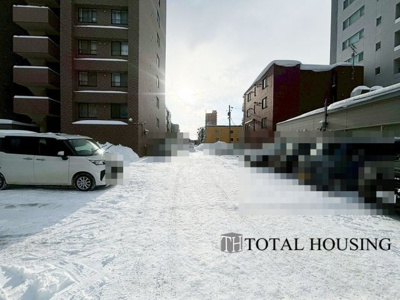 【駐車場】 | ファミール豊平公園ステーションガーデン | 平面駐車場です。