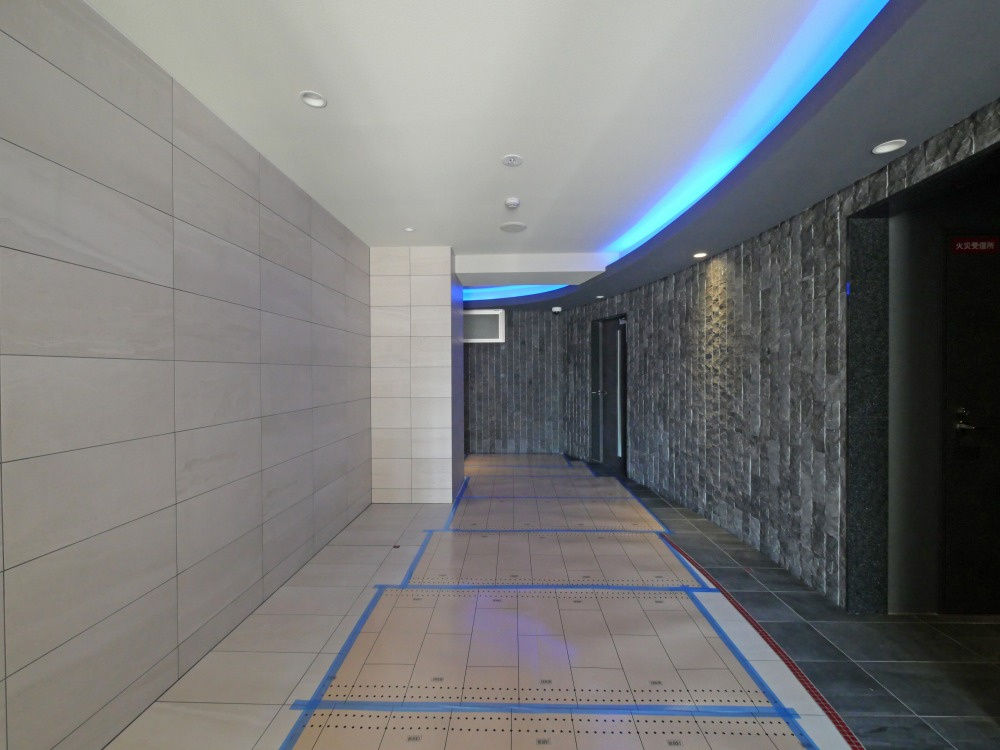 セレニテ夕陽丘エクラのロビー