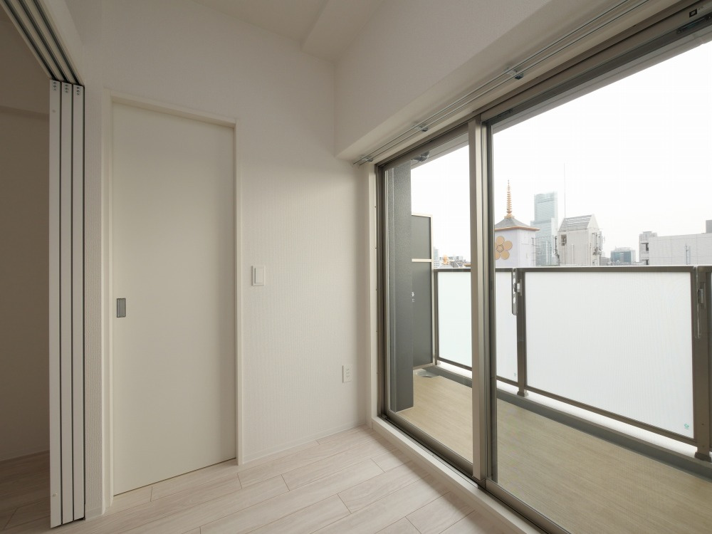 セレニテ夕陽丘エクラの洋室