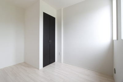 【洋室】 | porte bonheur ふたかみ | 落ち着いた色調の洋室です