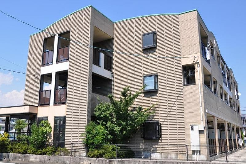 Y-ウエストツイチカ