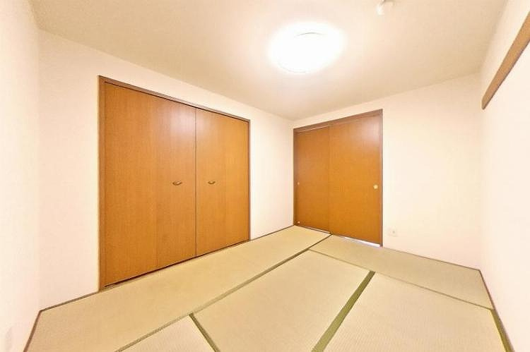 Y-ウエストツイチカの和室|畳の上でゆっくりとくつろげる和室です